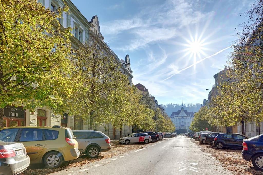 Velky 3-Loznicovy Byt Praha 8 Karlin Lägenhet Exteriör bild